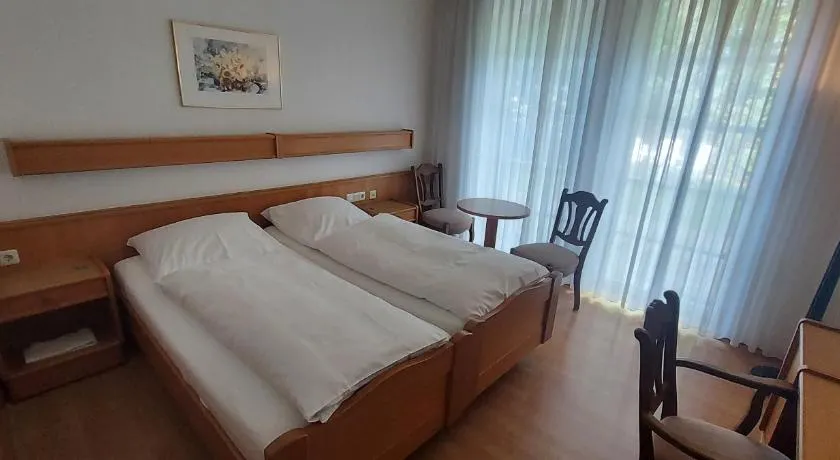 Hotel zur Kroner Heide - Image 1