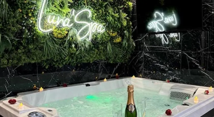 Love Room, Luna Spa - Image 1