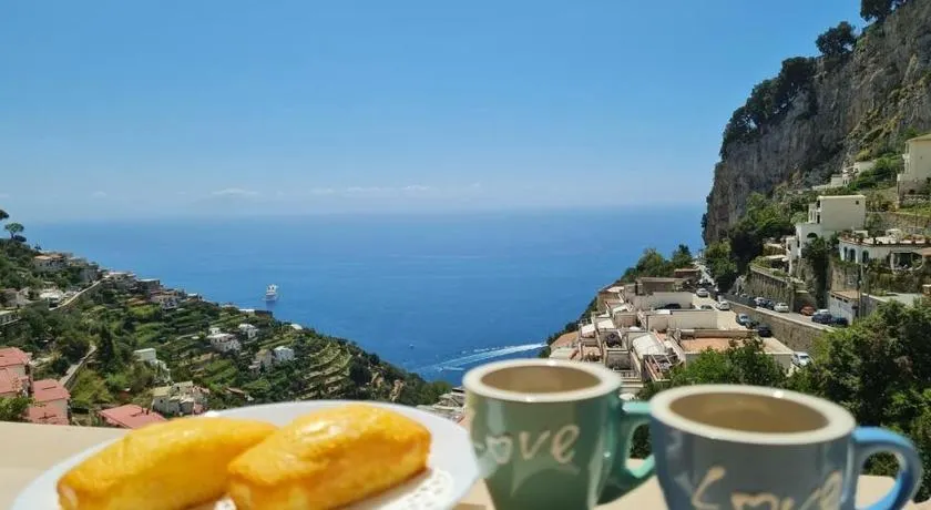 LA VILLA DI ENZO Casa Vacanze con vista mare - Image 1