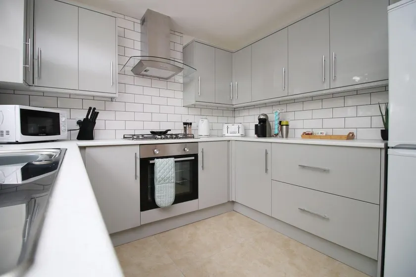 Family Home in the Charming Coastal Town of Barry - Image 1