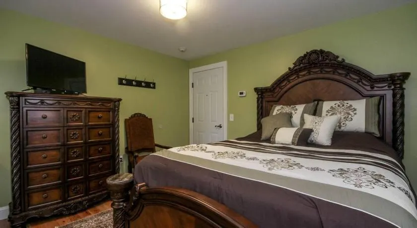 Cold Spring Hotel - Image 1