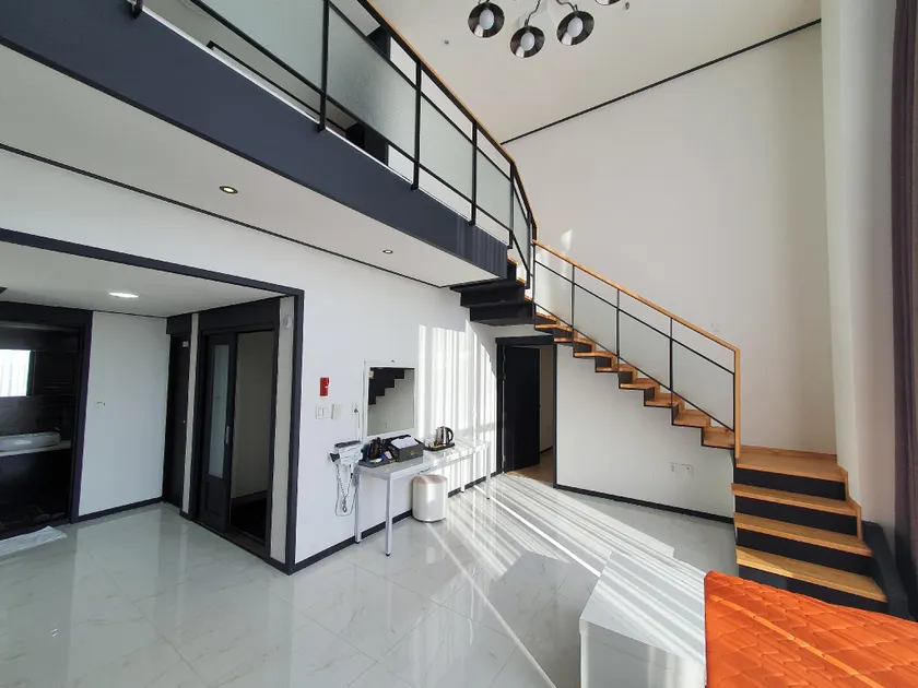 Yeosu Thestay Hostel - Image 1