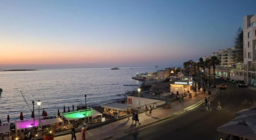 Spacious Bugibba Seafront Home 3BR Free Parking Free WiFi - Image 1