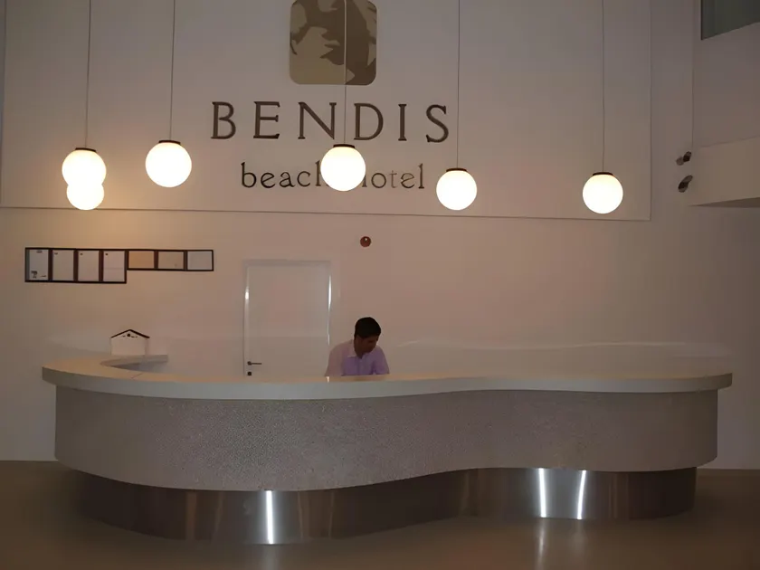 Bendis Beach Hotel - Image 1