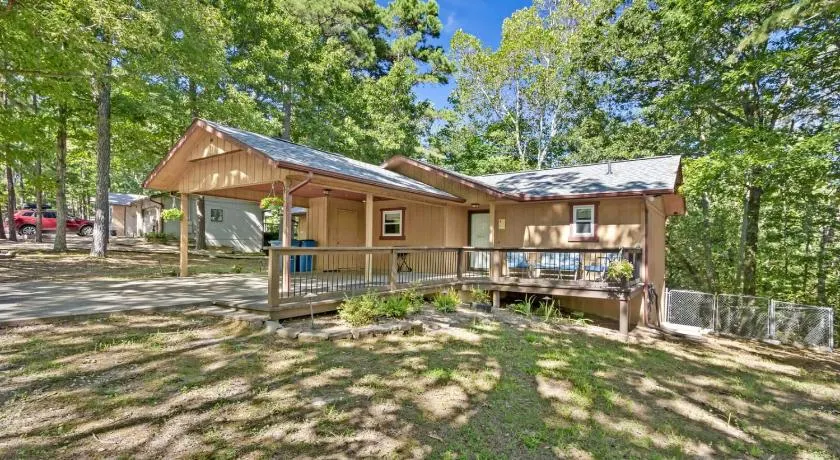 Wooded, Quiet Cottage, Very close to the Back 40 - Image 1