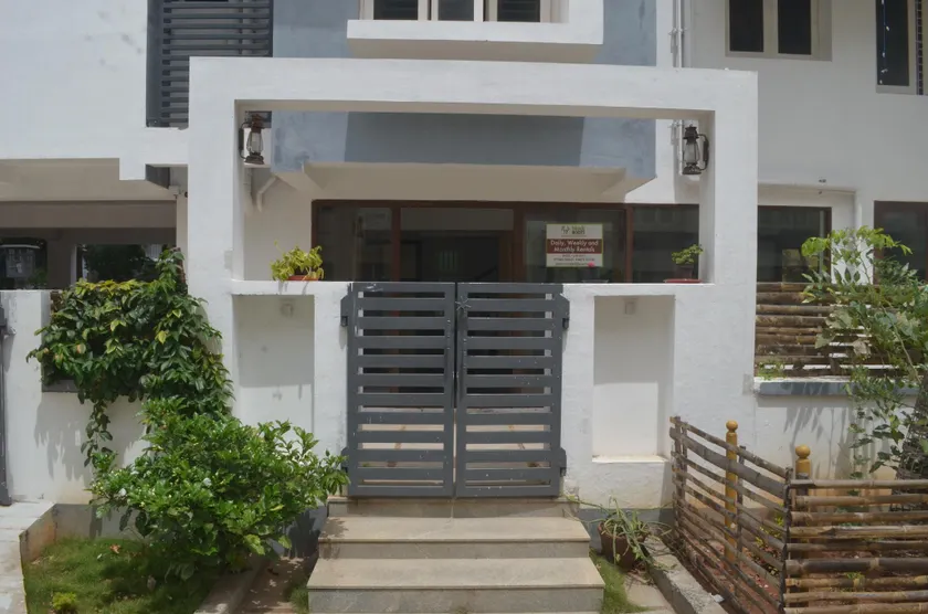 Blackroots Serviced Apartments - Image 1