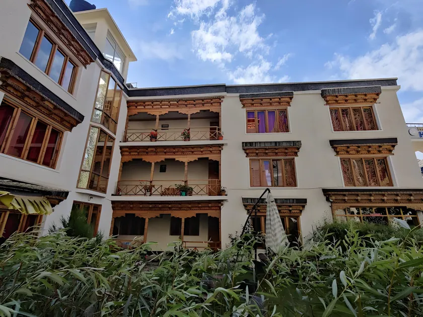 Hotel Hill Town - Image 1