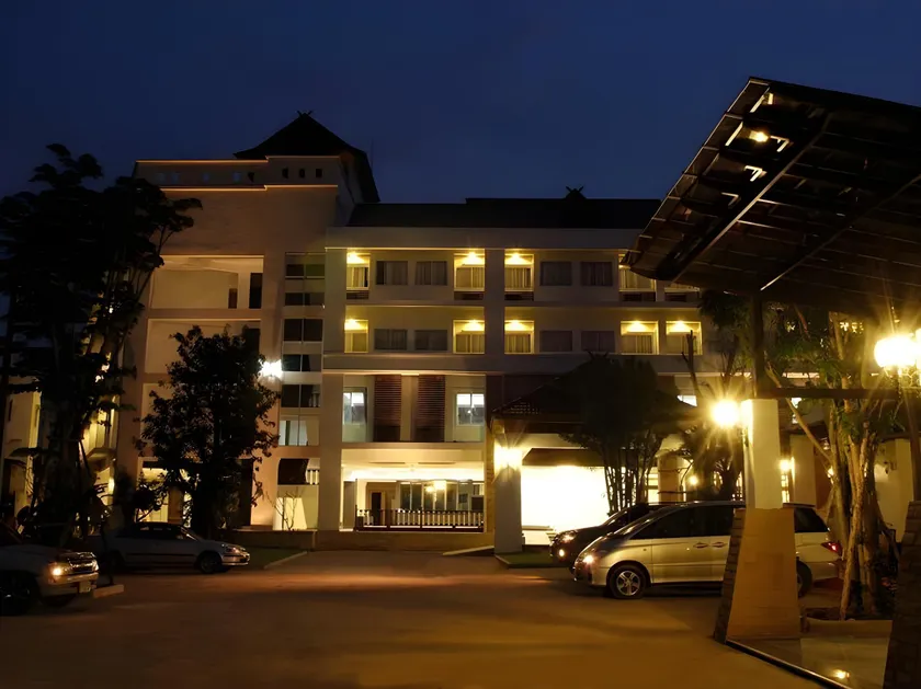 Nana Buri Hotel - Image 1