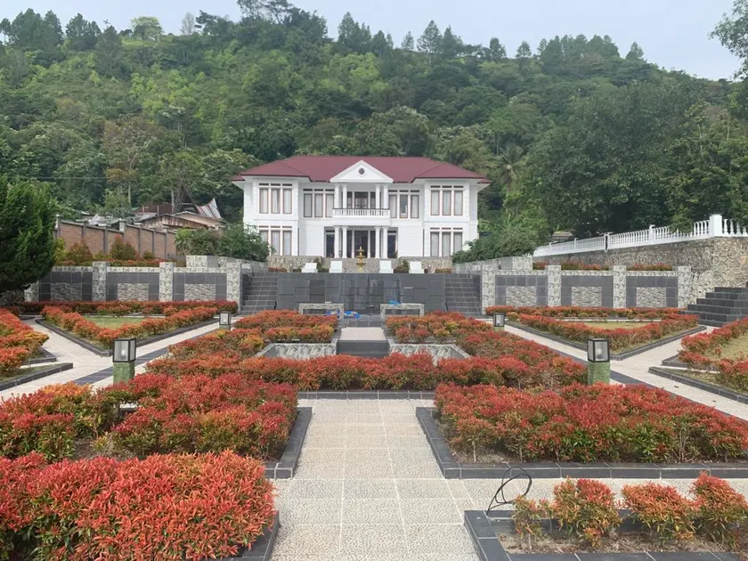 Toba Retreat Mansion and Villas - Image 1
