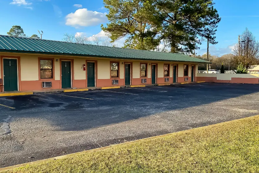 Hotel O Tallassee Hwy 14 - Image 1