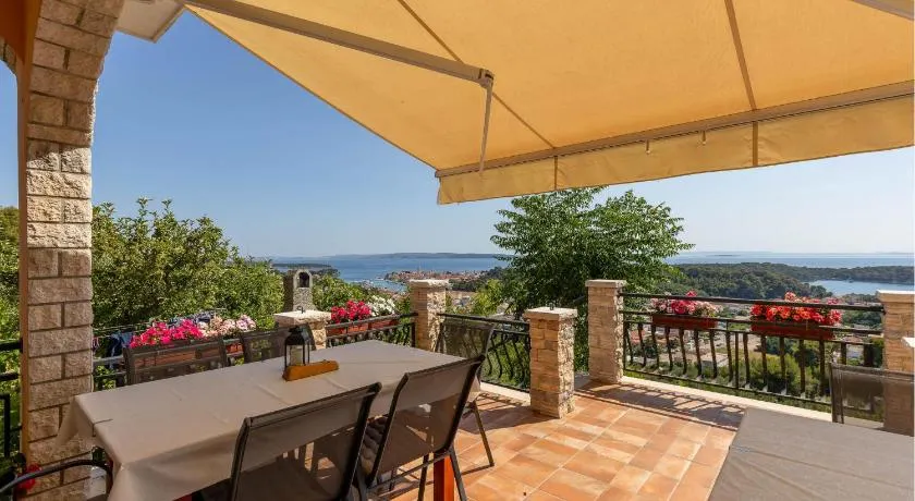 Beautiful Apartment In Palit With Wifi - Image 1