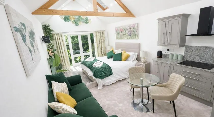 The Garden Hideaway Central Corbridge - Image 1