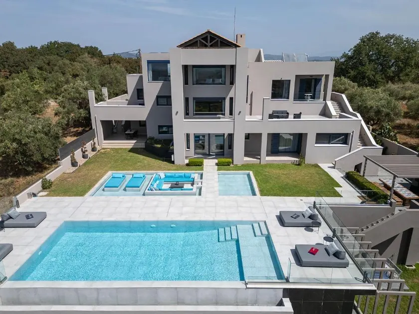 Reina del Cielo Luxury Villa - Image 1