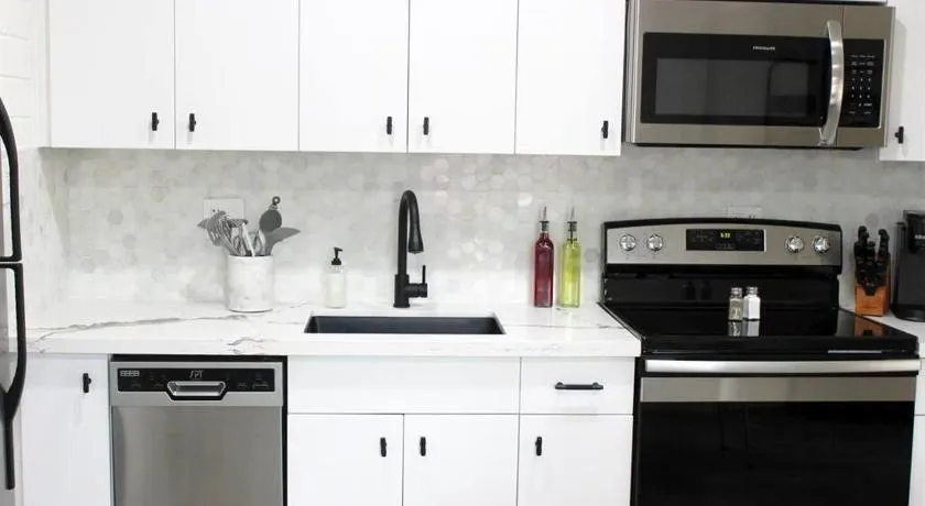 Remodeled Modern Ground Level Apt Blocks to Dwntn - B - Image 1
