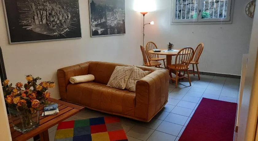 #10ilnumeroperfetto, independent entrance, private parking & garten - Image 1