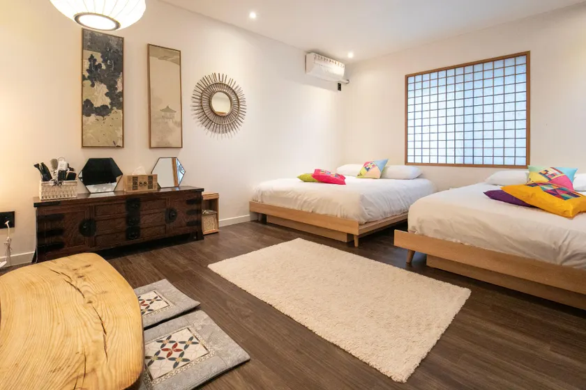 Bias K-girl Guesthouse Women only 女性專用 - Image 1