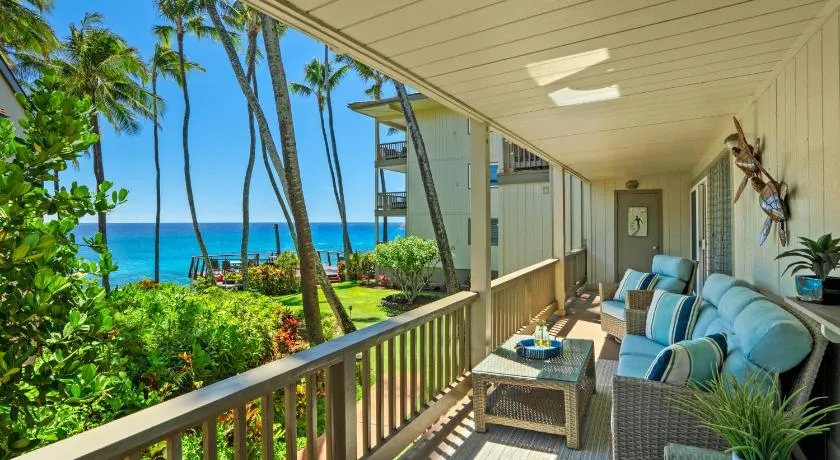 Frente al mar, las palmeras y el hermoso azul del Océano Pacífico ... Poipu Palms 202! - Image 1