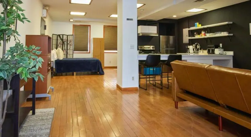 Queensboro Loft - Image 1
