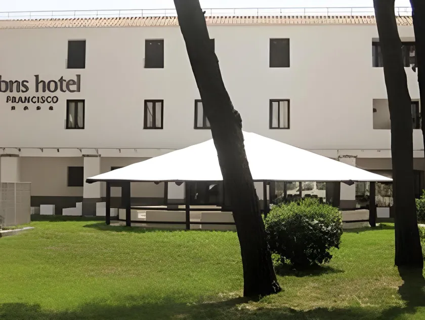 Hotel Paradiso - Image 1