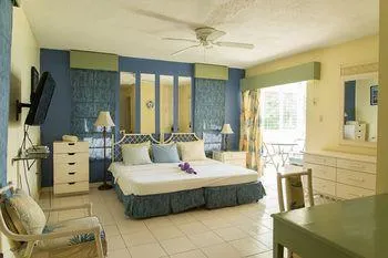 Hipstrip Beach Studio - Image 1