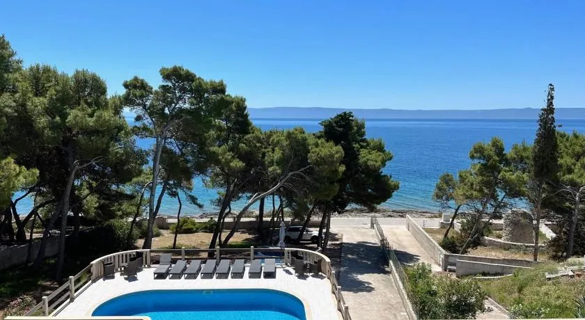 Vila Vera Seafront Apartments - Image 1