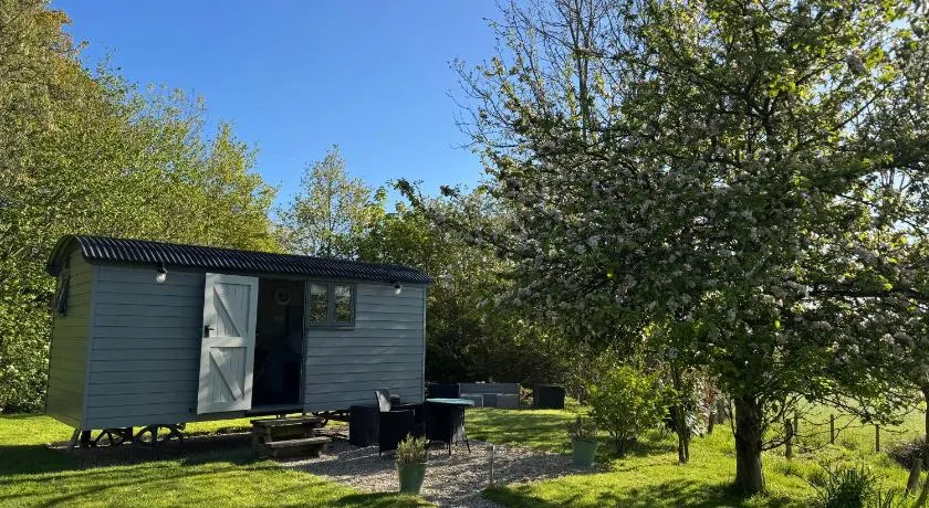 Greatwood Shepherds Hut - Image 1