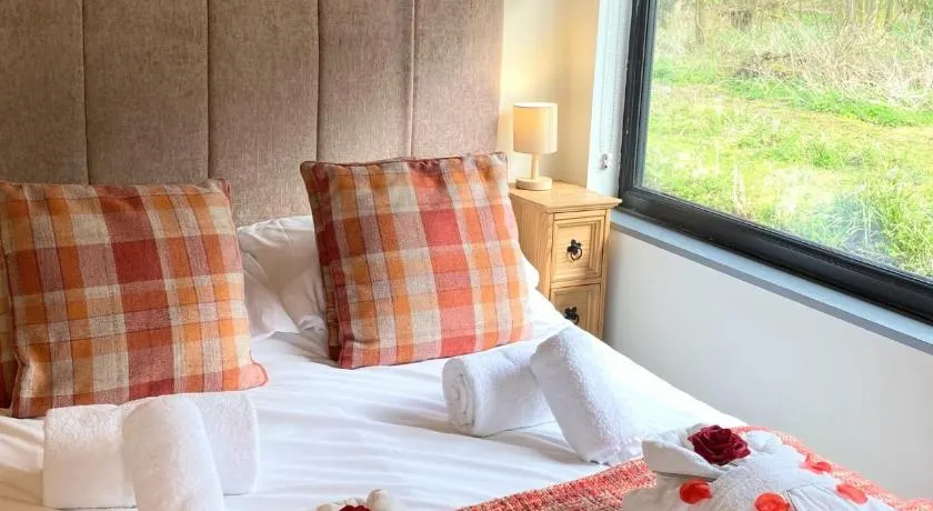 Arc Pod-HotTub- Dog Friendly - Longleat - Bath - Image 1