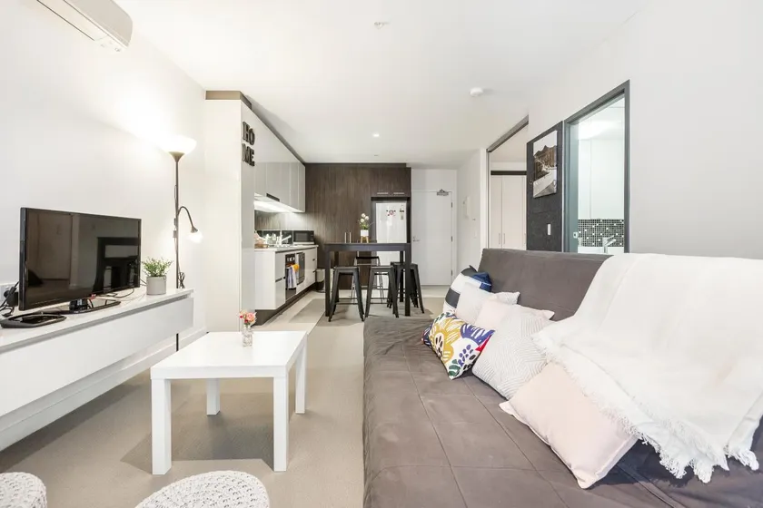 MODERN 2 BEDROOMS SOUTHERN CROSS STATION - Image 1