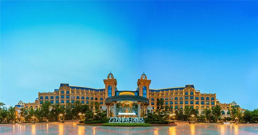 Fantawild Holiday Hotel - Image 1