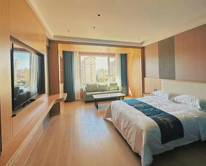 Yuegang Hot Spring E-sports Smart Hotel - Image 1