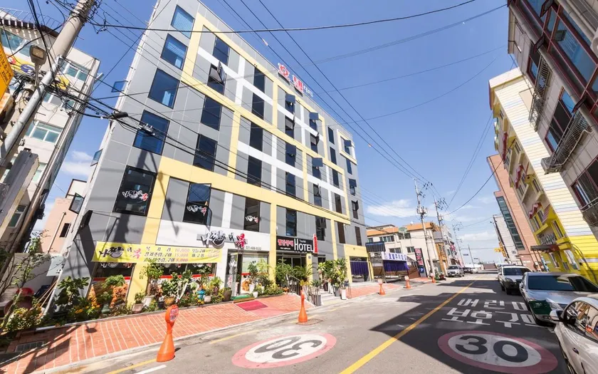 Oido Red Lighthouse Tourist  Hotel - Image 1