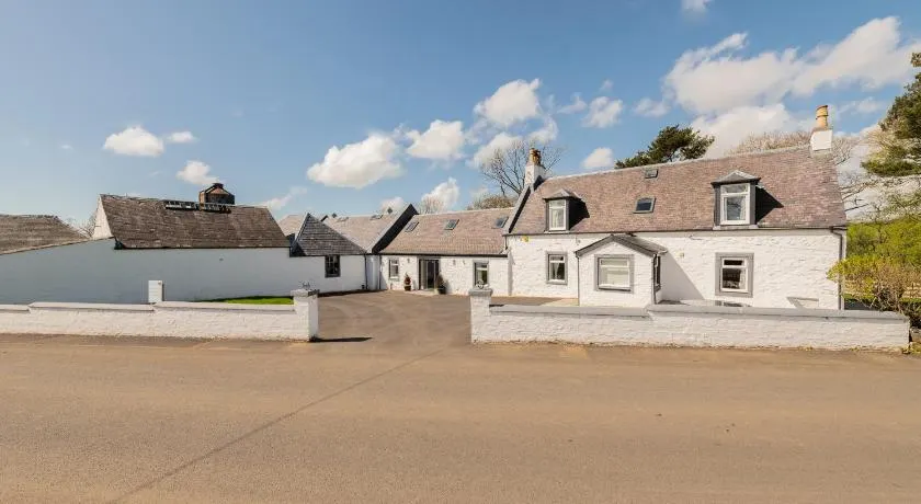 Nether Newton - Sleeps 12, Hottub, Sauna, Private Garden - Image 1