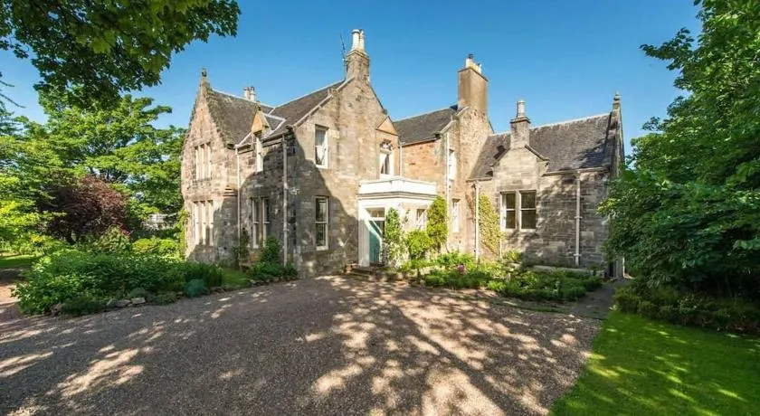 Luxury 5-bed Villa - Winfields House - Image 1