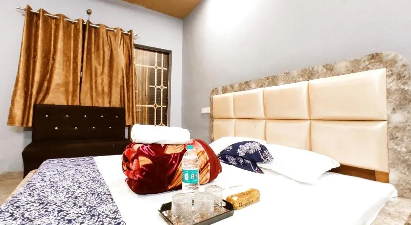 CRYSTAL HOMESTAY & PG - Secure, Budget and Comfortable Stay - Image 1