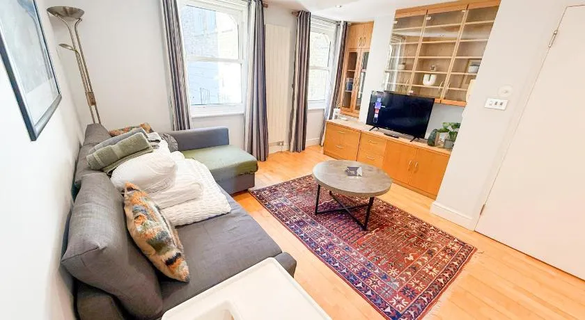 Spacious Detached Houses with FREE PARKING near Little Venice, Paddington & Hyde Park by Staylio London - Image 1