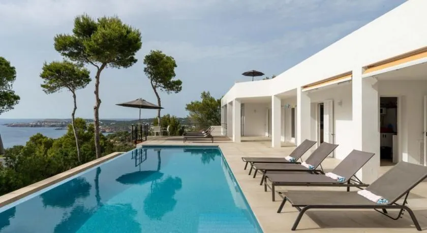 Villa avec barbecue, terrasse et internet haut débit | Vue plage | Adaptée au travail à distance - Image 1
