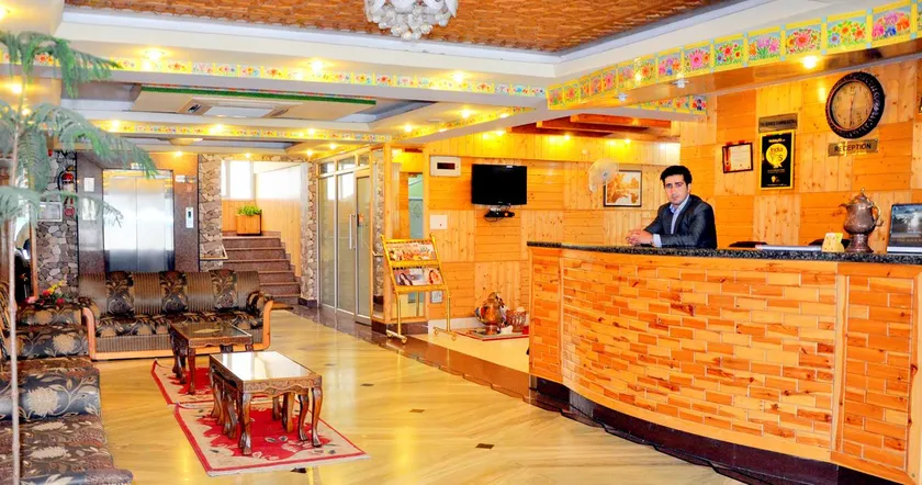 Hotel Regal Palace - Image 1