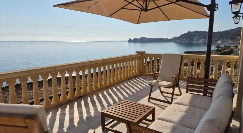 Mar-Beach front apartment in Jávea - Image 1