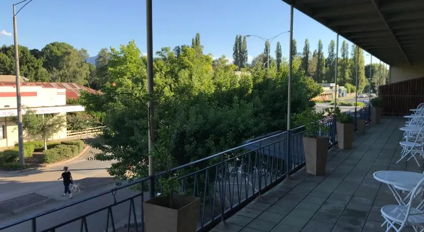 Myrtleford Hotel - Image 1