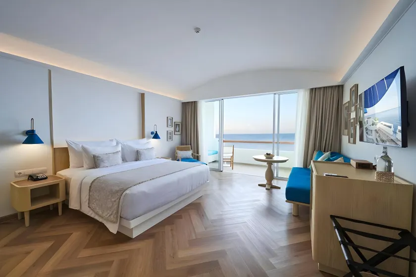 Romantic Ocean Retreat Luxurious Premier King Room - Image 1