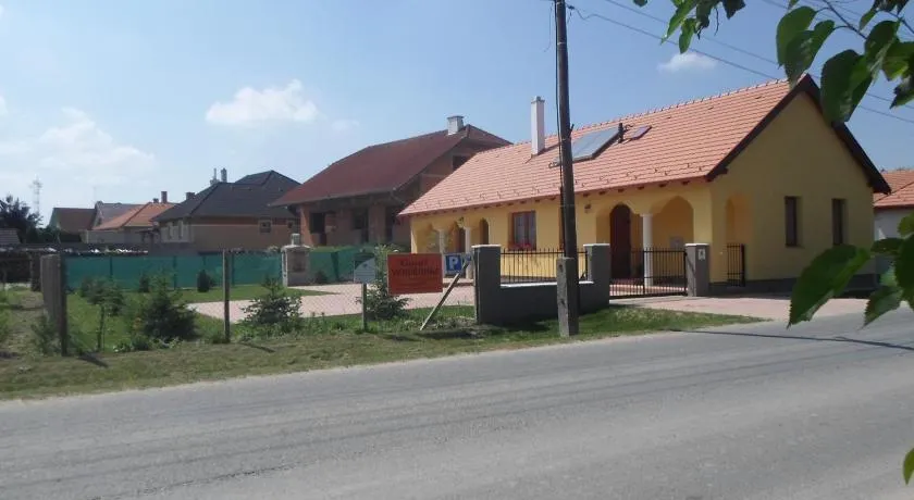 Kiserdő Vendégház - Image 1