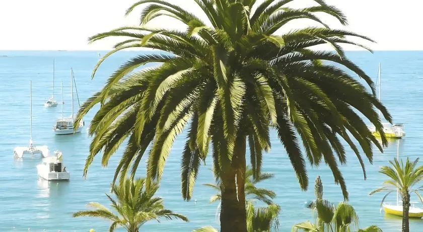 Studio climatisé proche parking gratuit, commerces et plages - Image 1