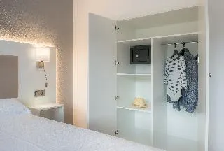 Blue Hotel Paradis Blau - Image 1
