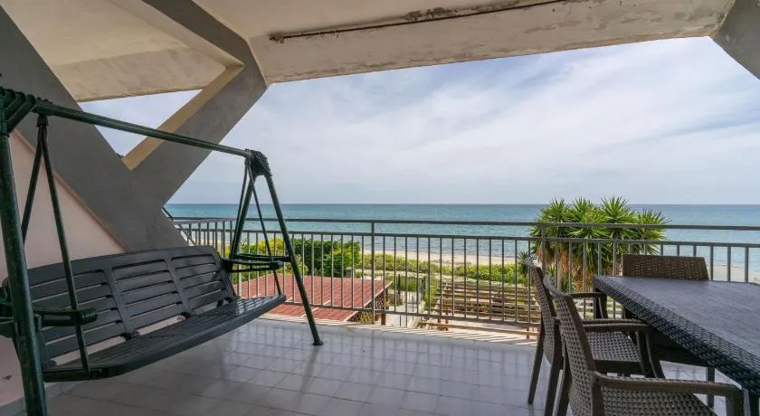 SEAFRONT SUITE 5 Stars - Comfortable Apartment - Image 1