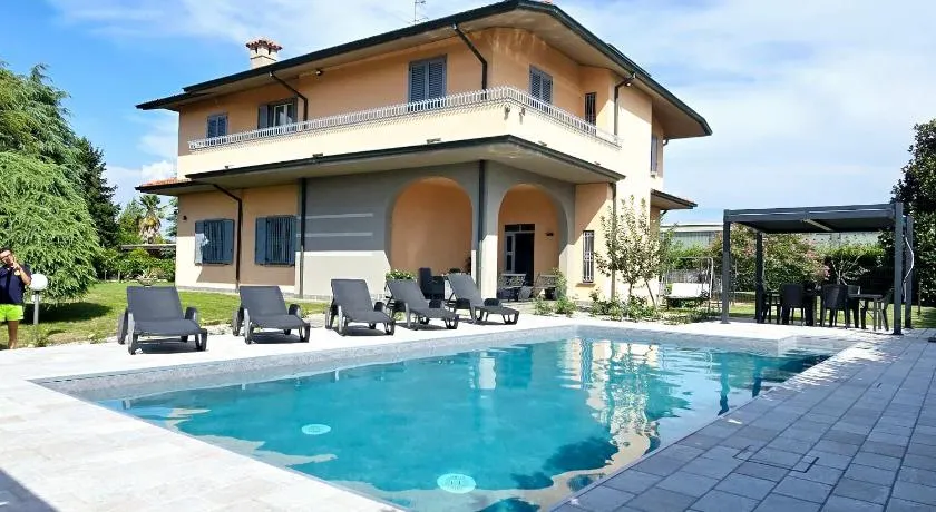 Villa 2 - Image 1