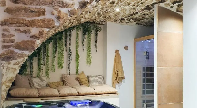 La Voûte Etoilée - Suite avec sauna et jacuzzi - Image 1