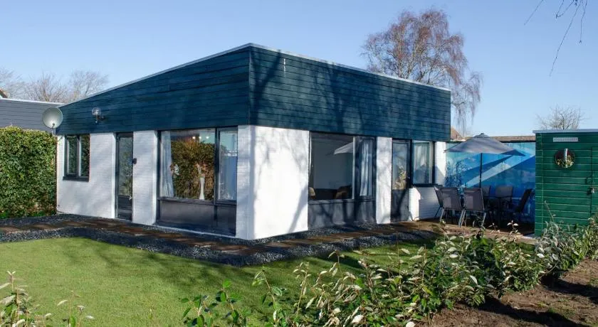 Golden house - Bungalow near the beach - Image 1