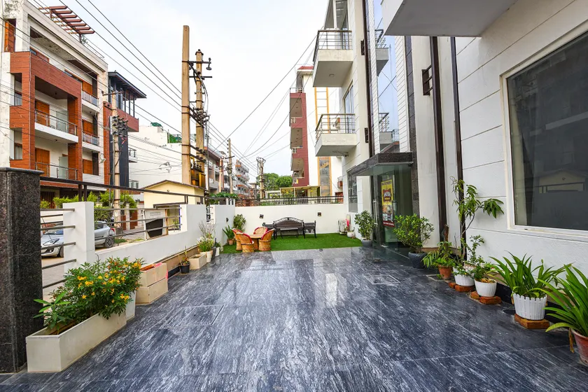Gazelle Inn Medanta - Image 1