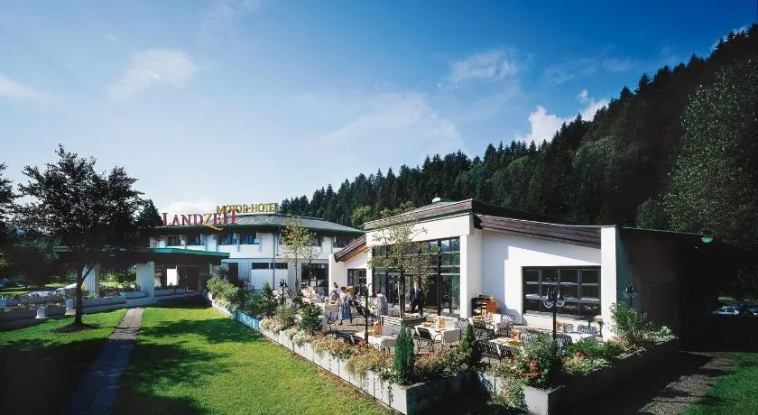 Landzeit Restaurant Angath - Image 1