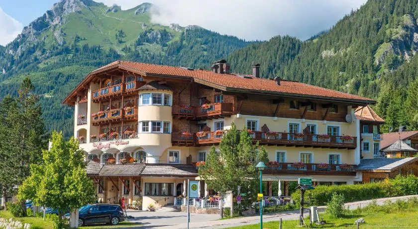 Hotel Lumberger Hof - Image 1